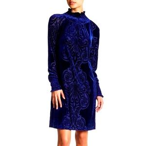 ALEXIA ADMOR Long Sleeve Velvet Dress